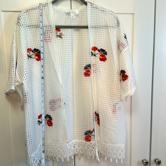 White Mesh Open Front Accent Top With Floral Embroidery Sz MED NEW! - Picture 6 of 9